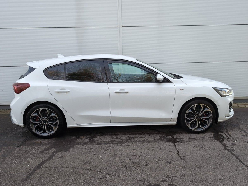 2024 Ford Focus - image 2