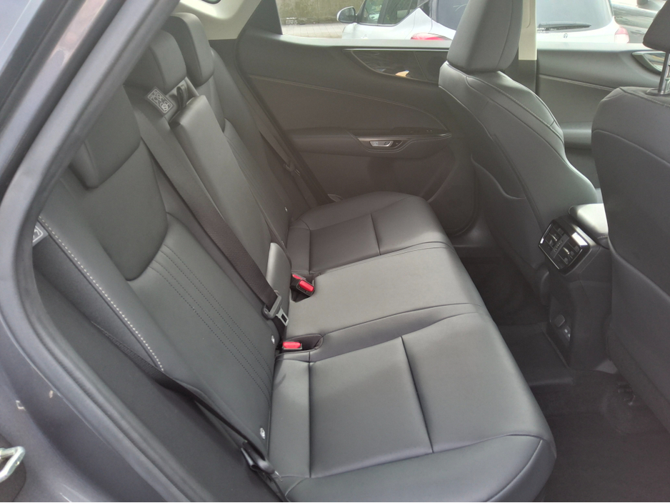 2023 Lexus NX 450 h+ - image 10