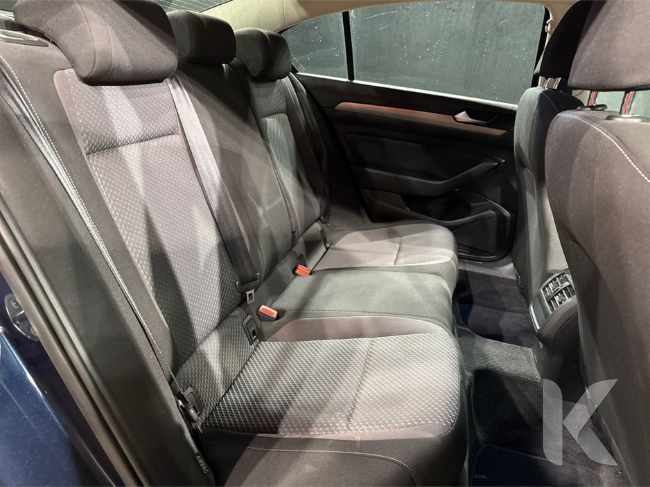 2016 Volkswagen Passat - image 22