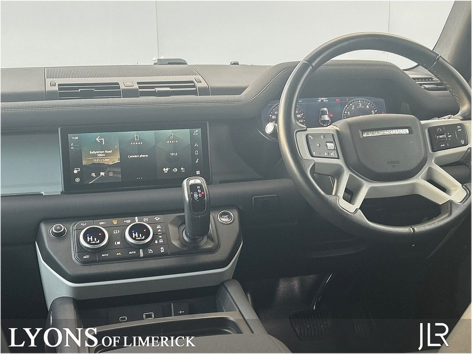 2023 Land Rover Defender - image 4