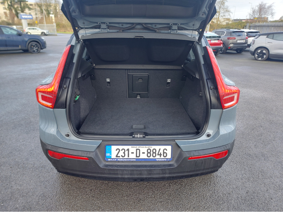 2023 Volvo XC40 T2 P R-DESIGN MAN 5DR €39,950