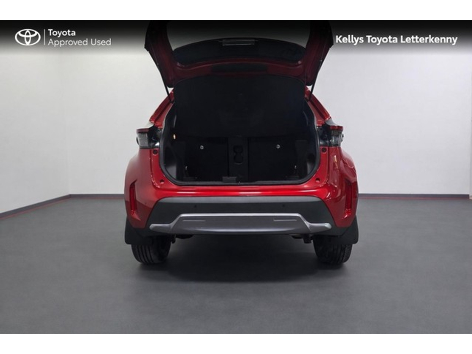 2025 Toyota Yaris Cross - image 10