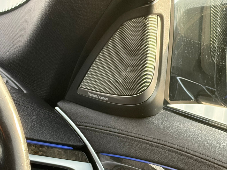 2018 BMW 5 Series - image 22