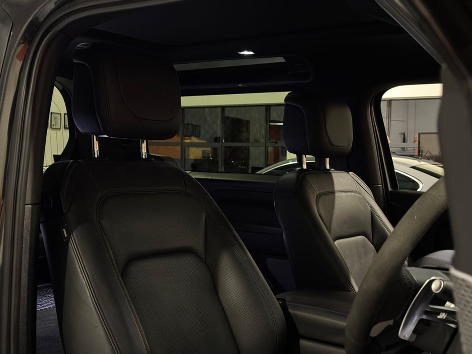 2023 Land Rover Defender - image 20