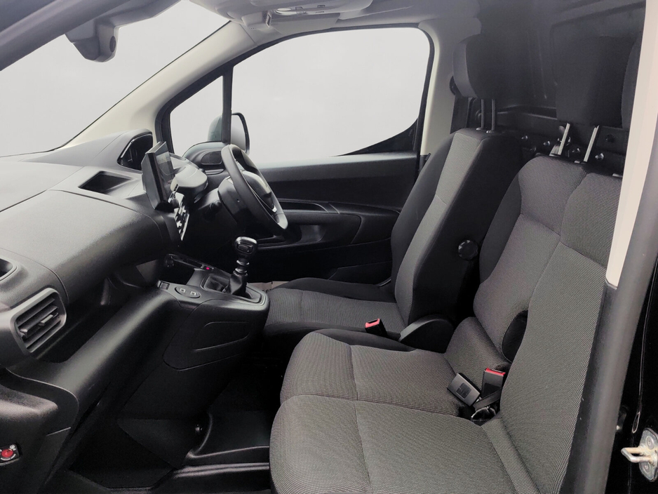 2025 Peugeot Partner - image 15