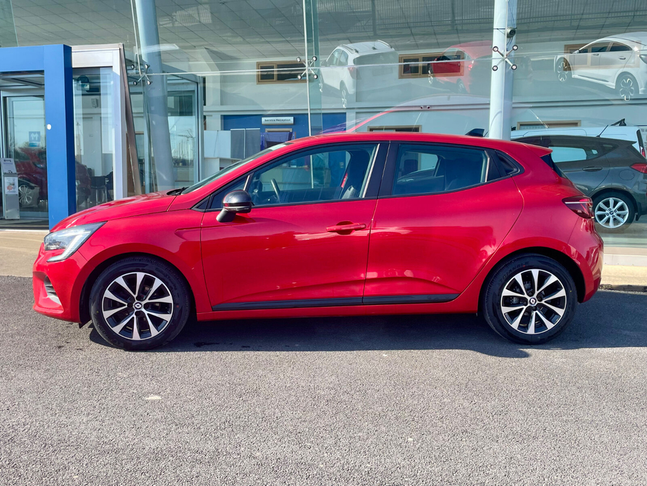 2023 Renault Clio - image 6