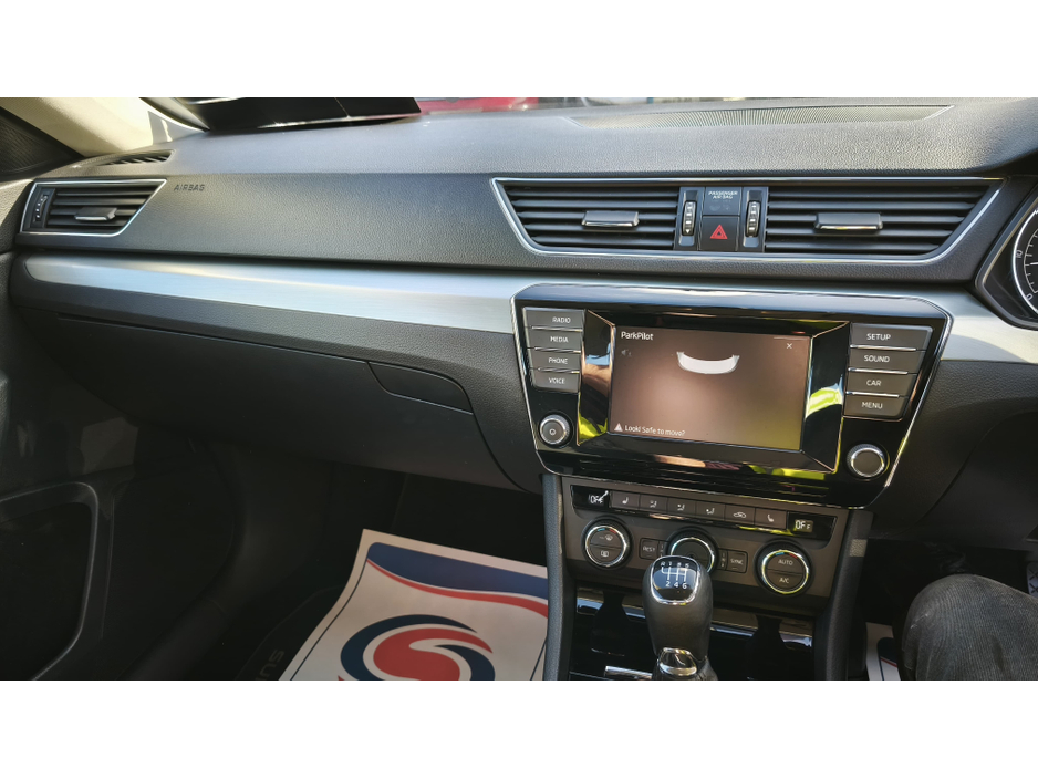 2015 Skoda Superb - image 23