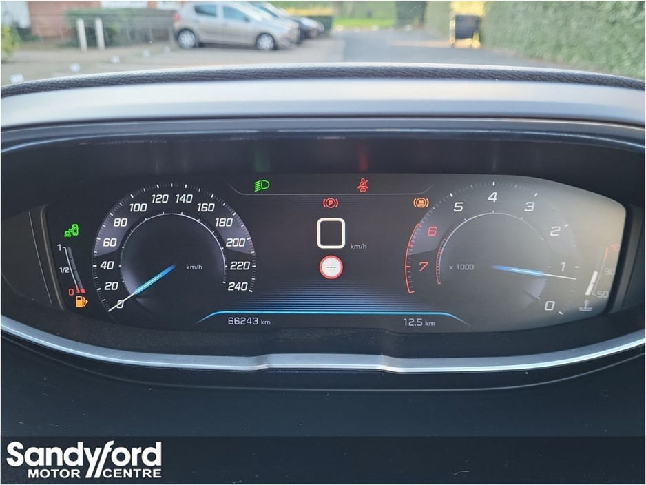 2018 Peugeot 3008 - image 16