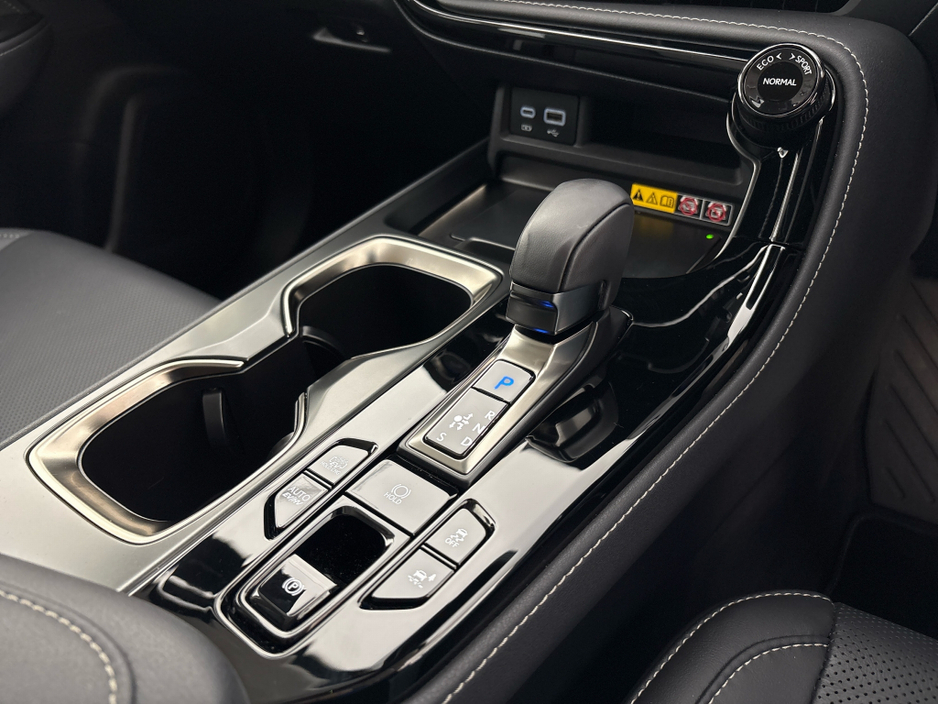 2025 Lexus NX 450 h+ - image 15