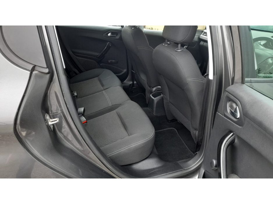 2018 Peugeot 208 - image 12