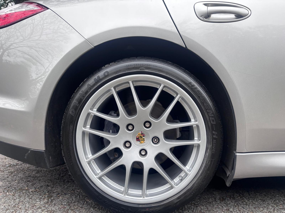 2012 Porsche Panamera - image 16