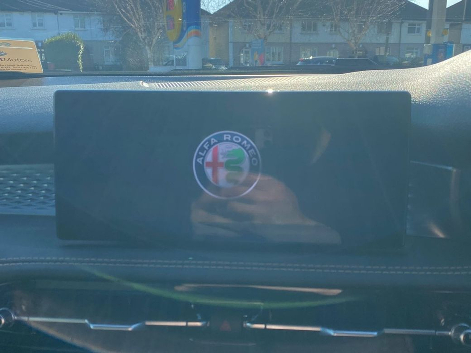 2025 Alfa Romeo Tonale - image 24