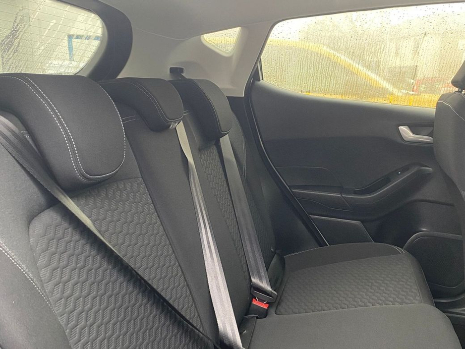 2021 Ford Fiesta - image 25