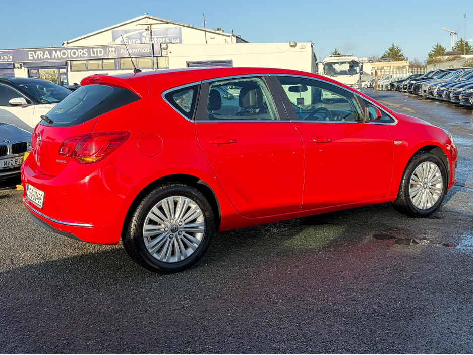 2015 Opel Astra - image 6