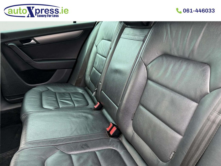 2014 Volkswagen Passat - image 5