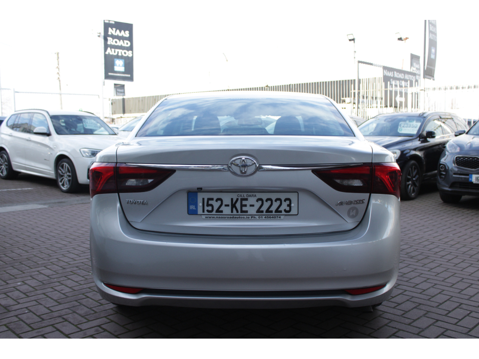 2015 Toyota Avensis - image 5