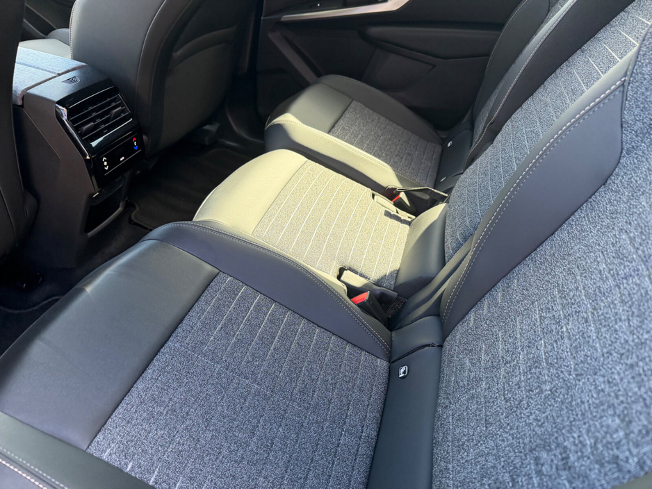 2025 Peugeot 5008 - image 10