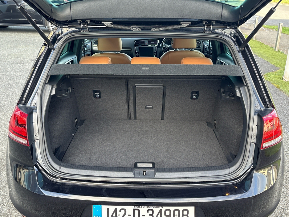 2014 Volkswagen Golf - image 9