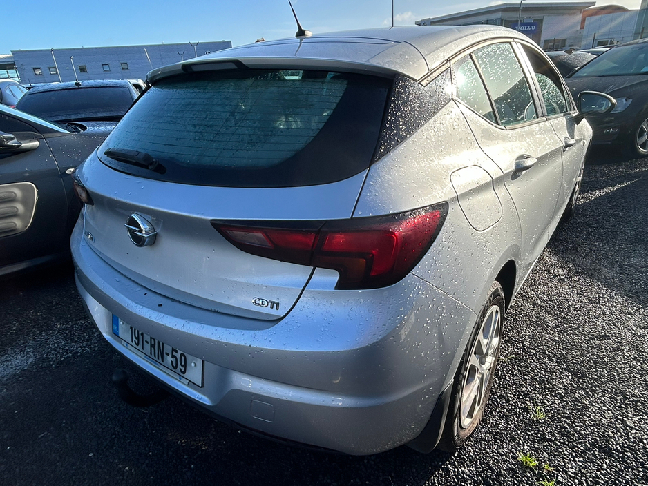2019 Opel Astra  €10,999