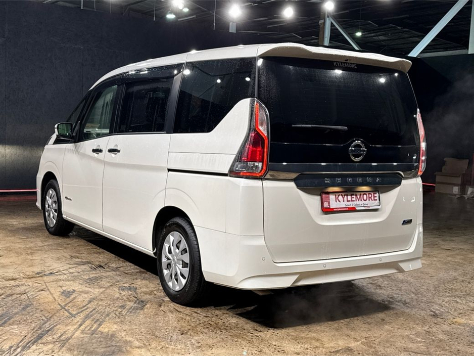 2018 Nissan Serena S-HYBRID 2.0L AUTOMATIC - MULTI FUNCTION STEERING WHEEL - CRUISE CONTROL - HEATING / AC CONTROLS - REVERSE CAMERA €19,950