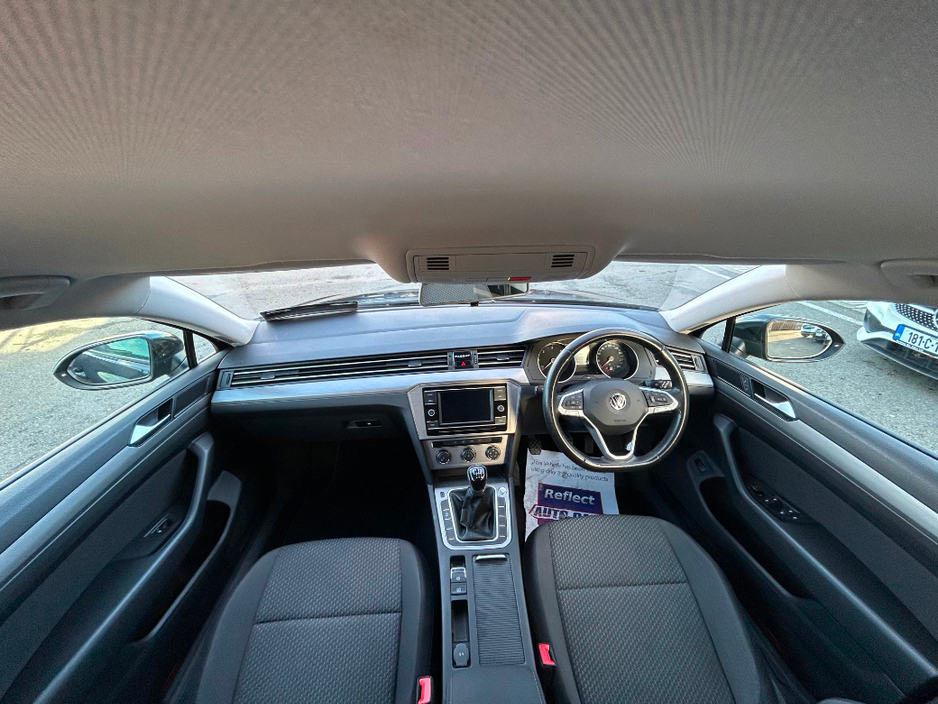 2020 Volkswagen Passat - image 16