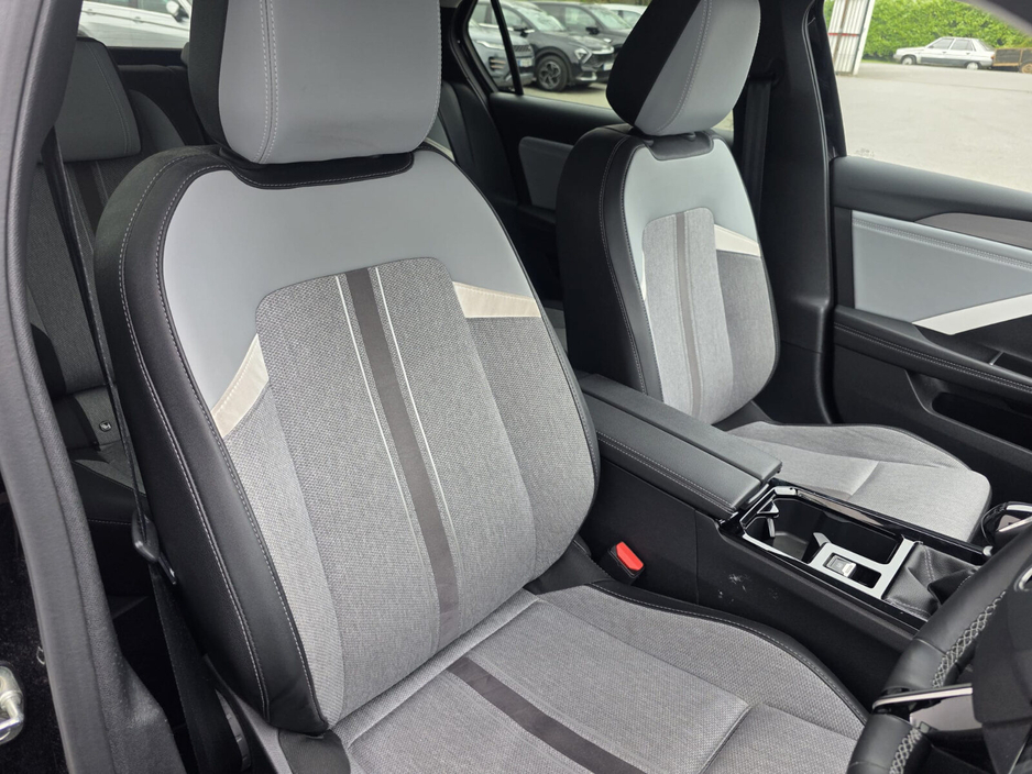 2024 Opel Astra - image 8