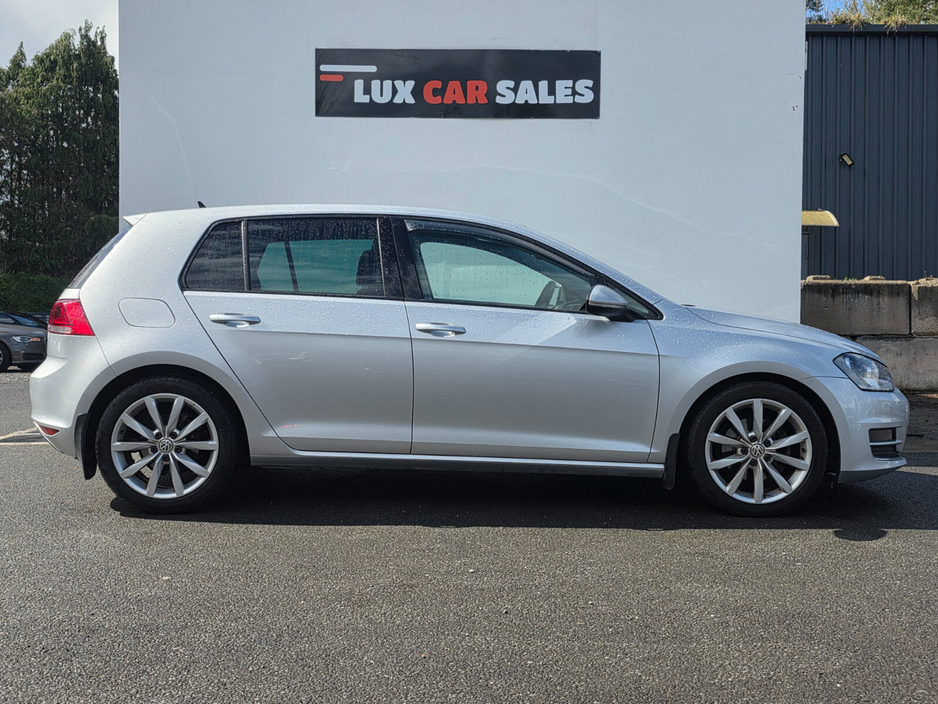 2016 Volkswagen Golf - image 2