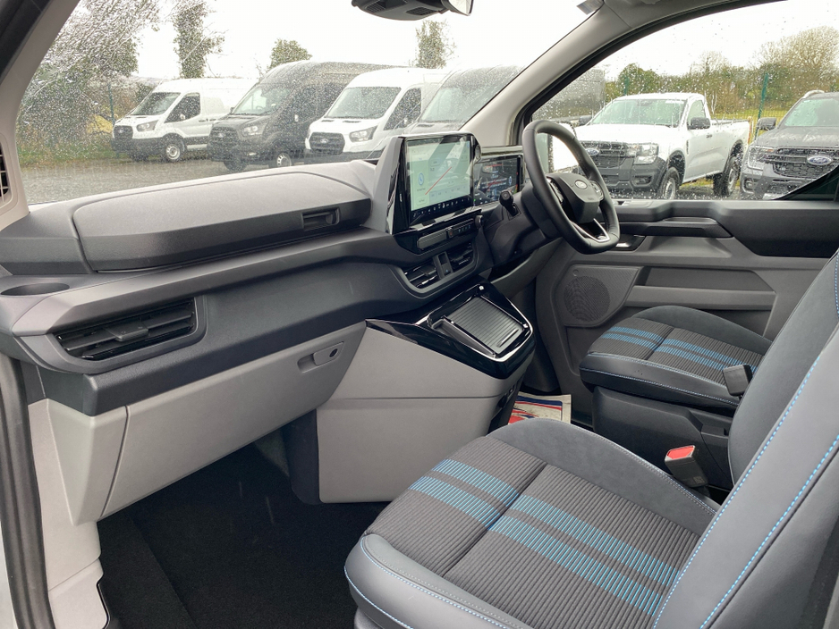 2026 Ford Transit Custom - image 7