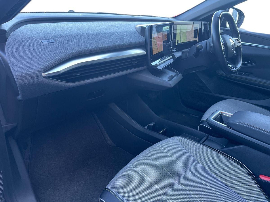 2023 Renault Megane E-Tech - image 5