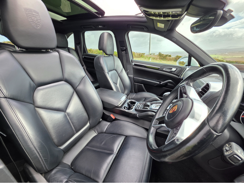 2018 Porsche Cayenne - image 17