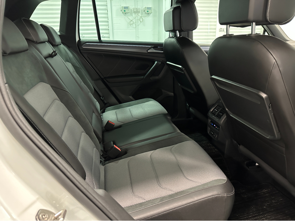 2019 Volkswagen Tiguan (191) TIGUAN 2.0TID R LINE DSG 4 MOTION LOW KMS VW/AUDI SPECIALISTS WWW.DENISDARCYCARS.IE €31,950