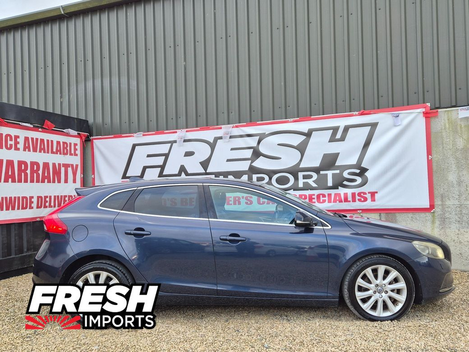 2015 Volvo V40 - image 19