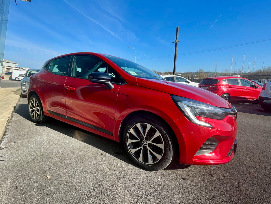 2023 Renault Clio - image 7