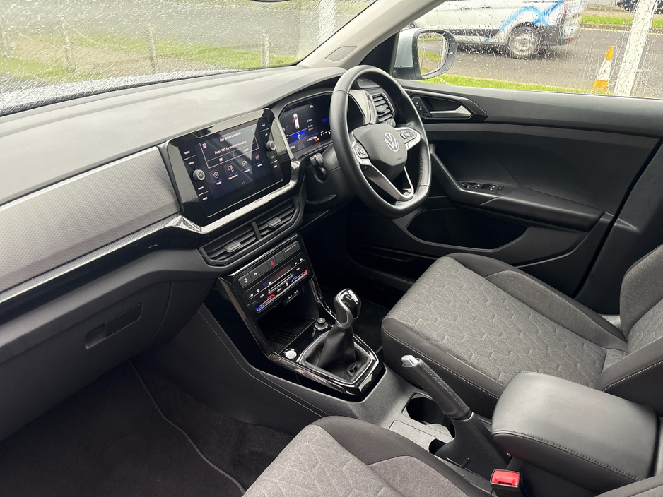 2025 Volkswagen T-Cross - image 2