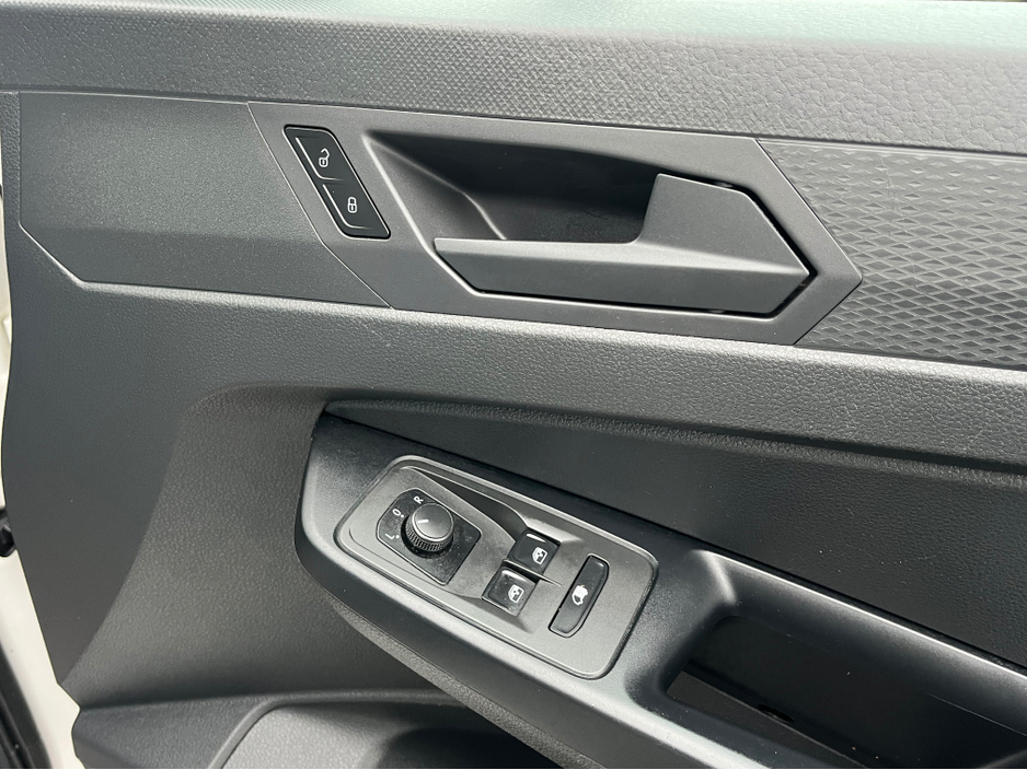 2022 Volkswagen Caddy - image 16