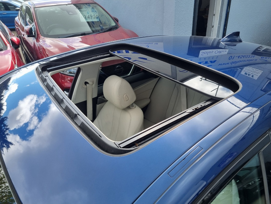 2019 BMW 5 Series - image 7