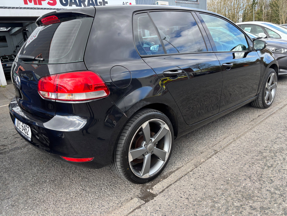 2010 Volkswagen Golf - image 6