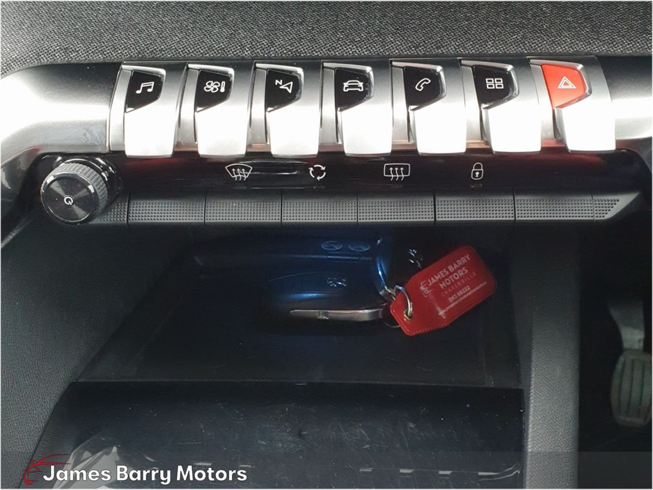 2021 Peugeot 5008 - image 17