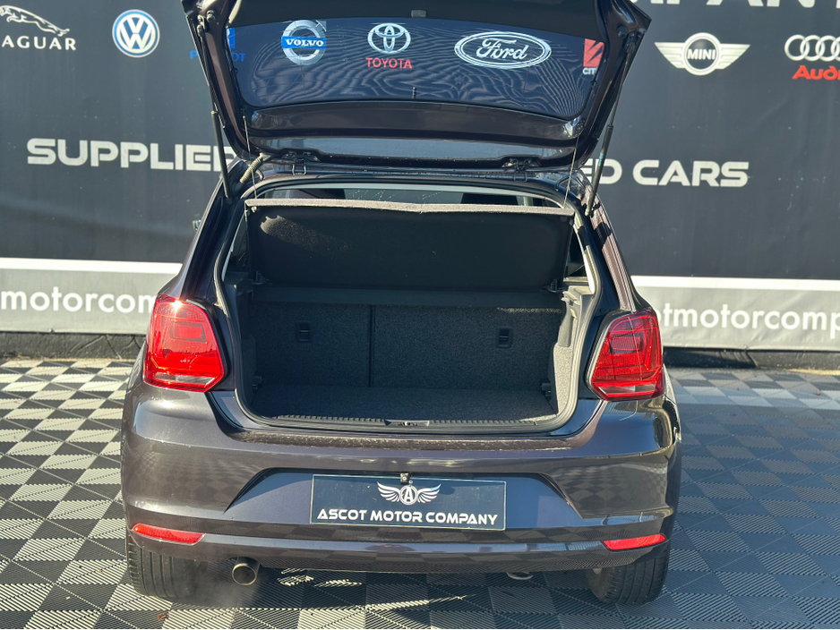 2015 Volkswagen Polo - image 2