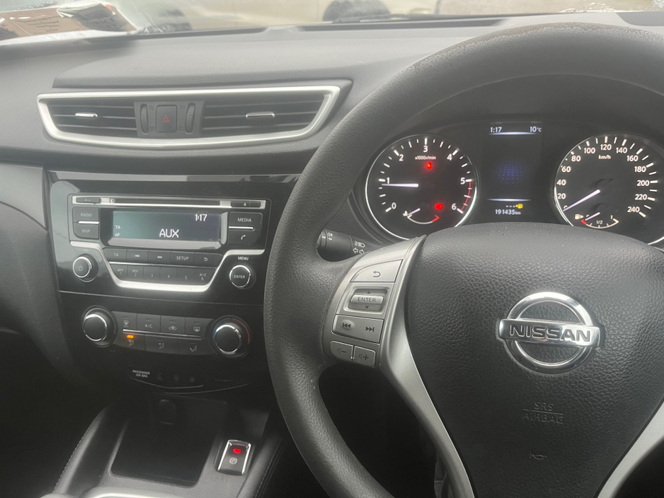 2016 Nissan Qashqai - image 6