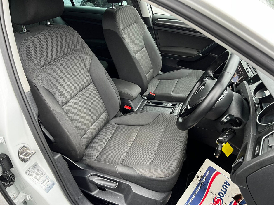 2019 Volkswagen Golf - image 11