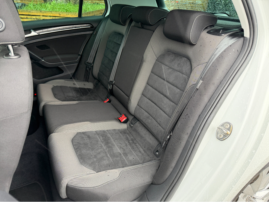 2016 Volkswagen Golf - image 23