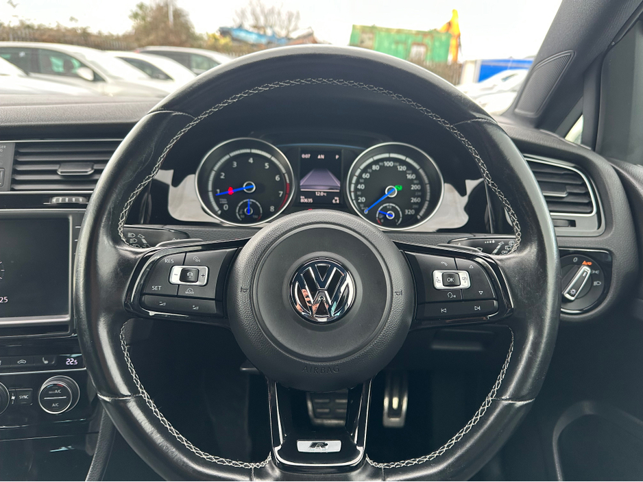 2014 Volkswagen Golf - image 18