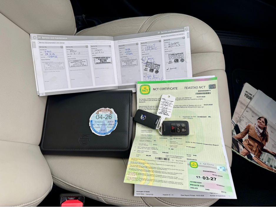 2015 Volvo V40 - image 23