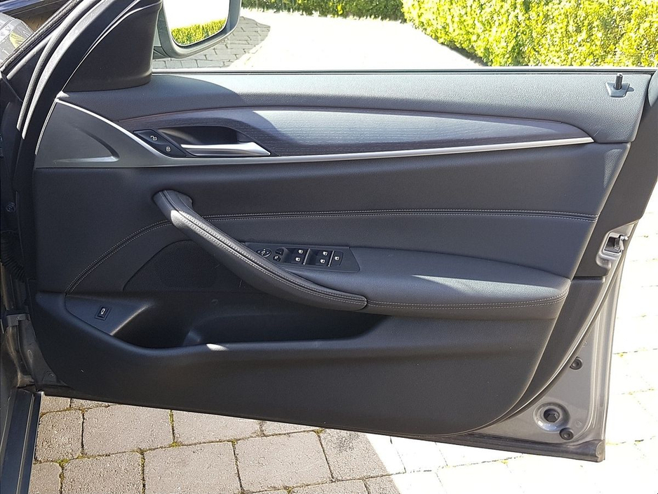 2023 BMW 5 Series - image 21