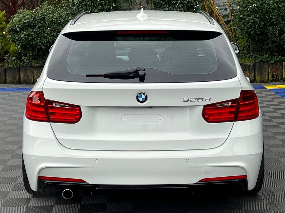 2015 BMW 3 Series - image 18