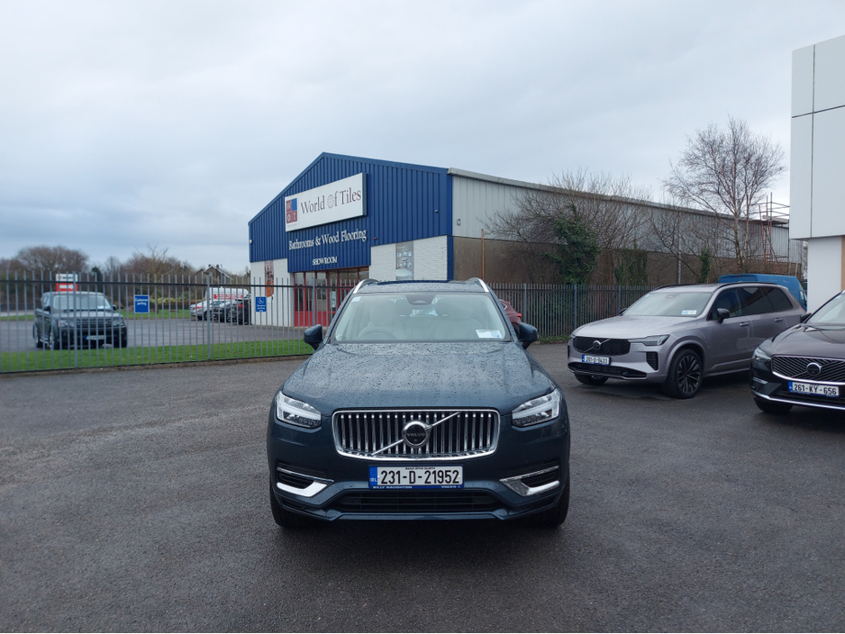 2023 Volvo XC90 - image 8