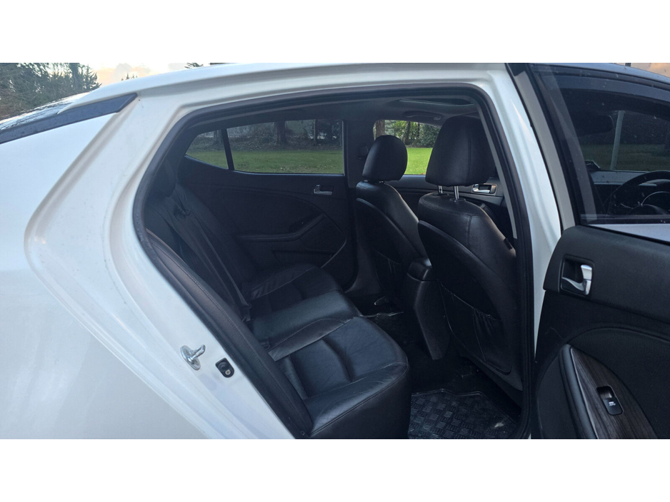 2015 Kia Optima - image 10