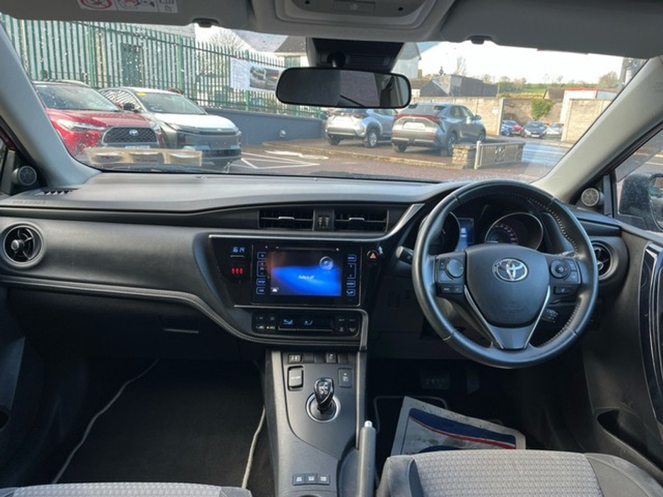 2018 Toyota Auris - image 8