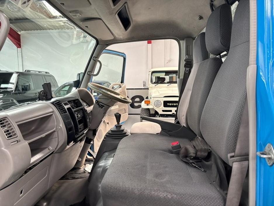 2011 Toyota Dyna - image 6